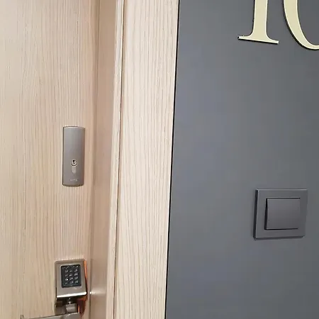 Kriviu Street Residential アパート *